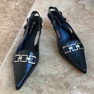 AK ANNE KLEIN black Leather pointed toe heels size 8